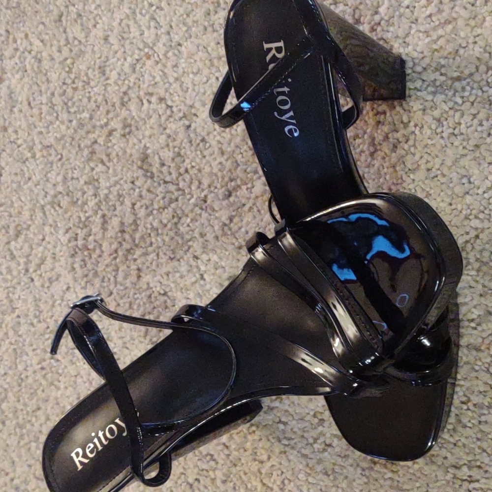Strappy open toe, pltstform comfy heel sandals  sz 11